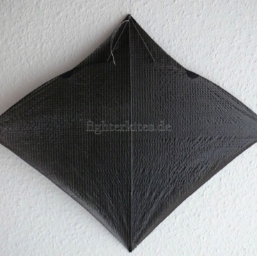 Segel: -
Segelmaterial: Orcon
Bogenstab: Carbon 1,3 mm
Mittelstab: Bambus geschnitzt
Gesamtgewicht: 7,7 g Segel: -
Segelmaterial: Orcon
Bogenstab: Carbon 1,3 mm
Mittelstab: Bambus geschnitzt
Gesamtgewicht: 7,7 g